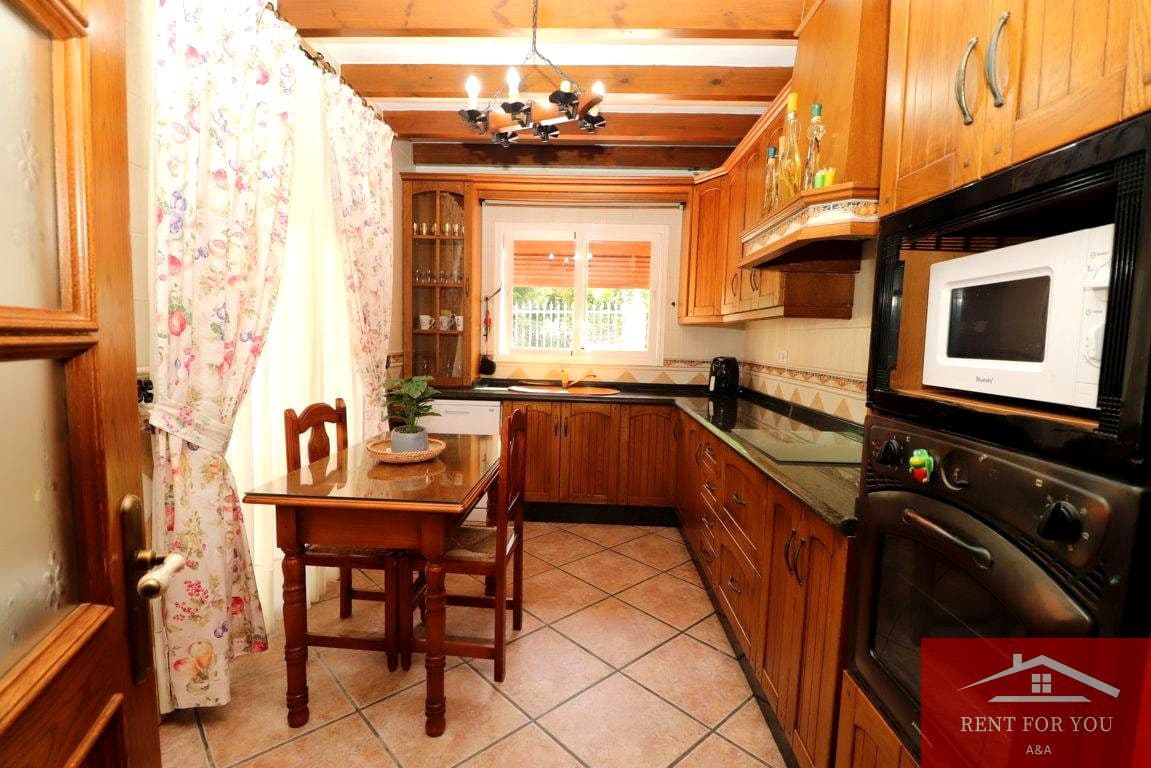 Chalet de 3 habitaciones en Coín en alquiler con garaje - 1.200 € (Ref: 9911752)
