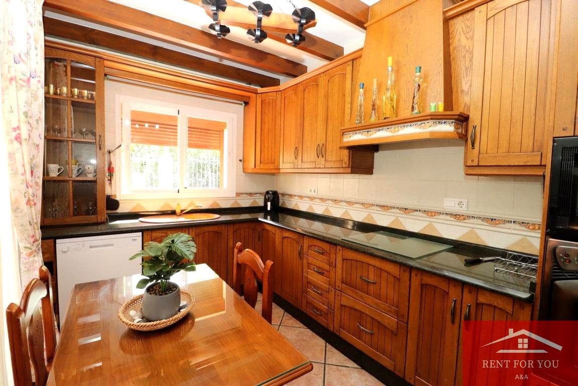 Chalet de 3 habitaciones en Coín en alquiler con garaje - 1.200 € (Ref: 9911752)