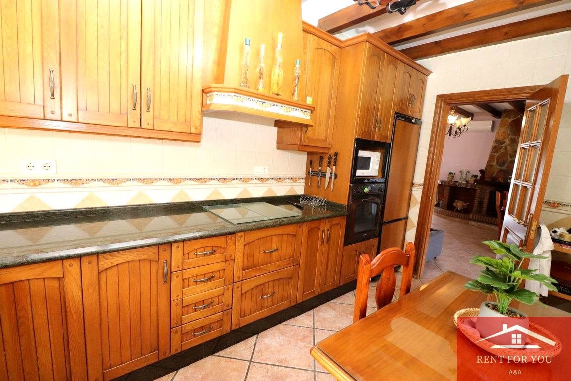 Chalet de 3 habitaciones en Coín en alquiler con garaje - 1.200 € (Ref: 9911752)