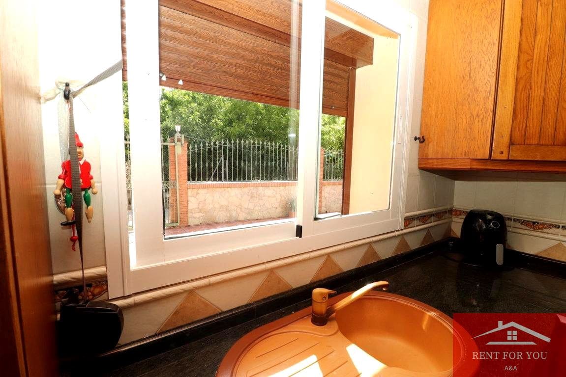 Chalet de 3 habitaciones en Coín en alquiler con garaje - 1.200 € (Ref: 9911752)