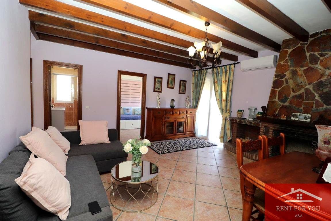Chalet de 3 habitaciones en Coín en alquiler con garaje - 1.200 € (Ref: 9911752)