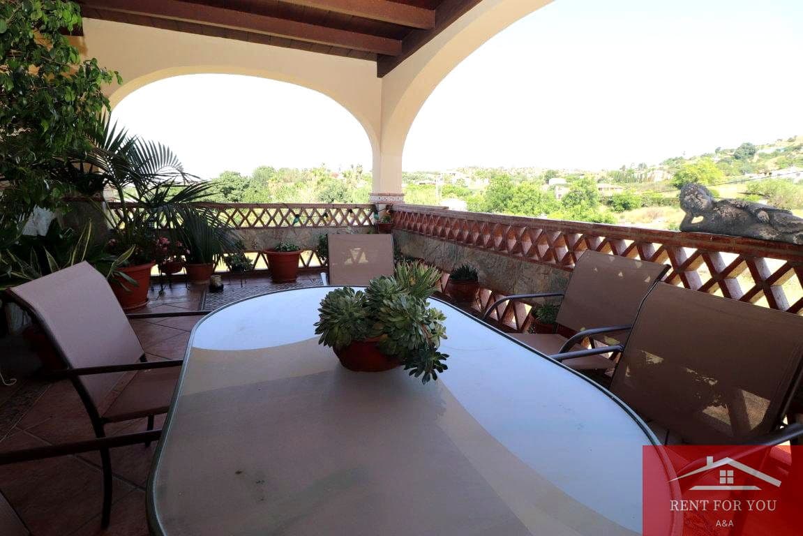 Chalet de 3 habitaciones en Coín en alquiler con garaje - 1.200 € (Ref: 9911752)