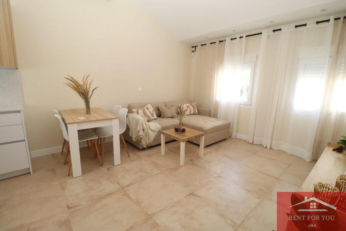 2 bedroom Flat for rent in Fuengirola - € 1,300 (Ref: 9937134)