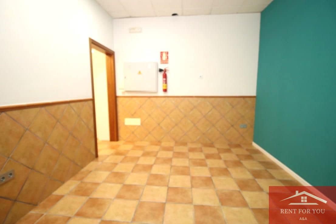 4 bedroom Business for rent in Alhaurin de la Torre - € 950 (Ref: 9950192)