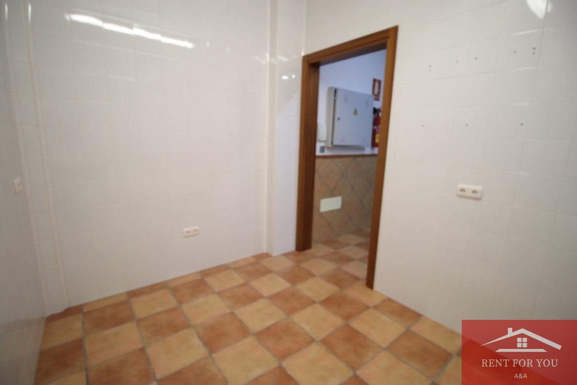 4 bedroom Business for rent in Alhaurin de la Torre - € 950 (Ref: 9950192)