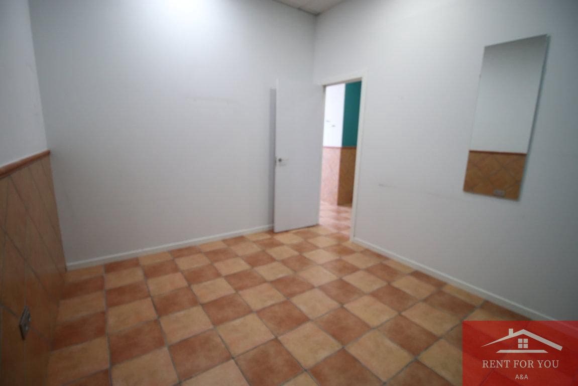 4 bedroom Business for rent in Alhaurin de la Torre - € 950 (Ref: 9950192)