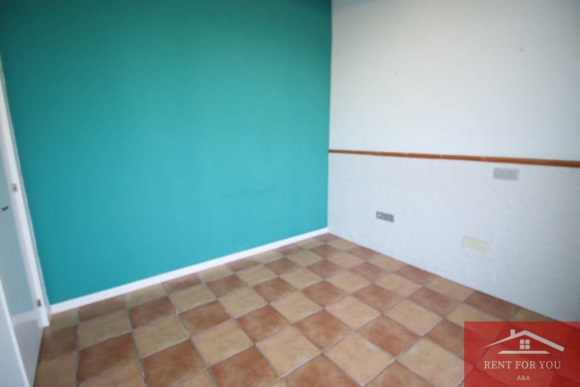 4 bedroom Business for rent in Alhaurin de la Torre - € 950 (Ref: 9950192)
