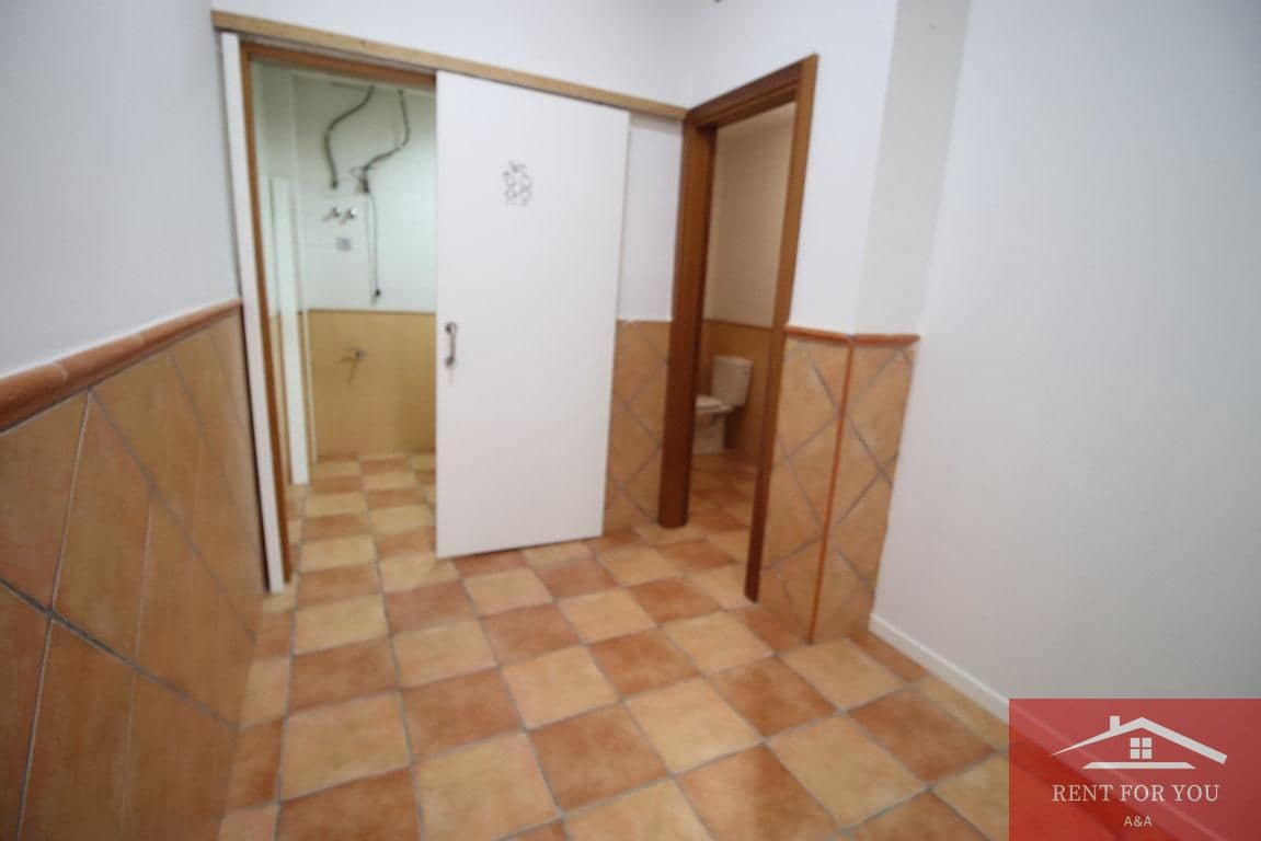 4 bedroom Business for rent in Alhaurin de la Torre - € 950 (Ref: 9950192)