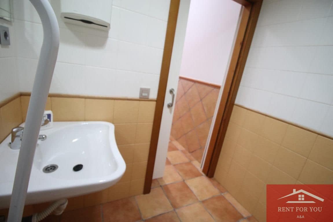 4 bedroom Business for rent in Alhaurin de la Torre - € 950 (Ref: 9950192)
