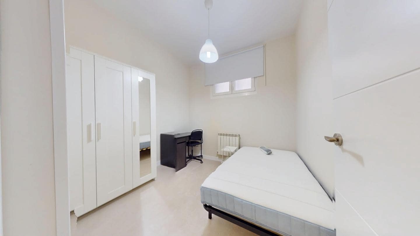 3 quarto Apartamento para arrendar em Madrid cidade - 1 900 € (Ref: 9974660)