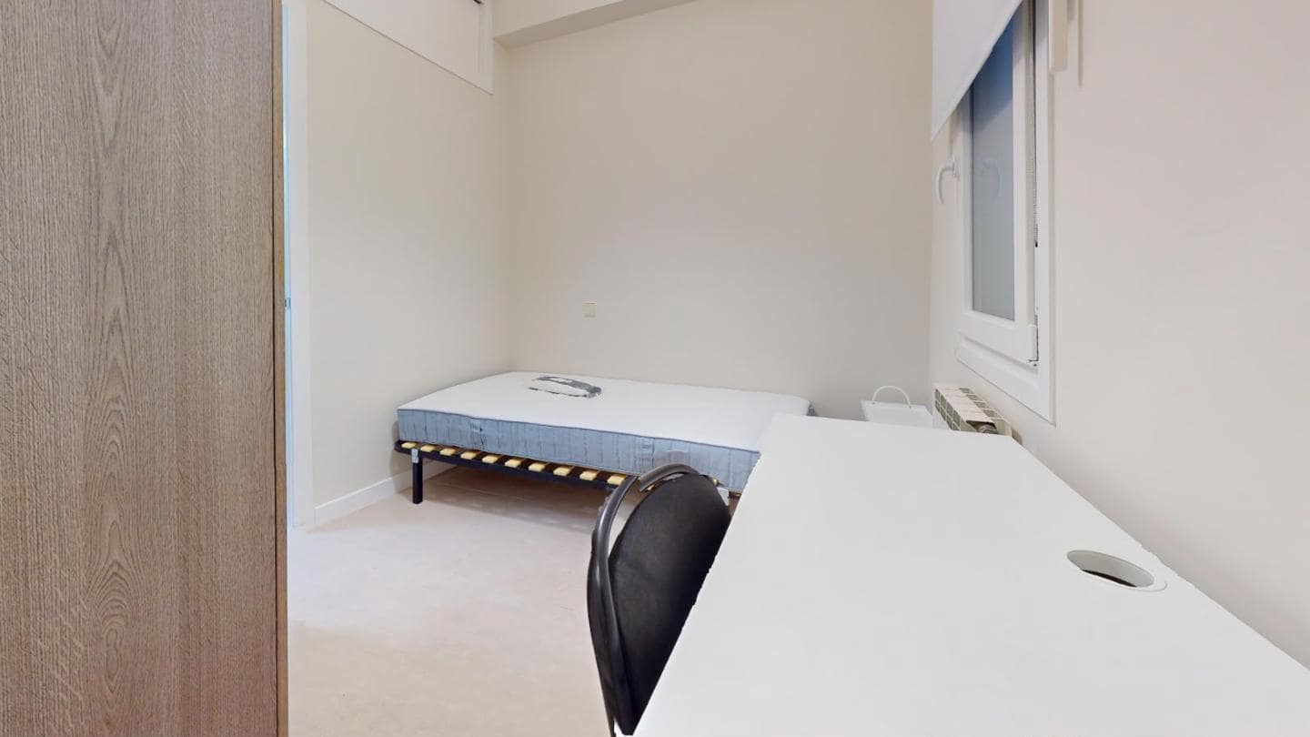 3 quarto Apartamento para arrendar em Madrid cidade - 1 900 € (Ref: 9974660)