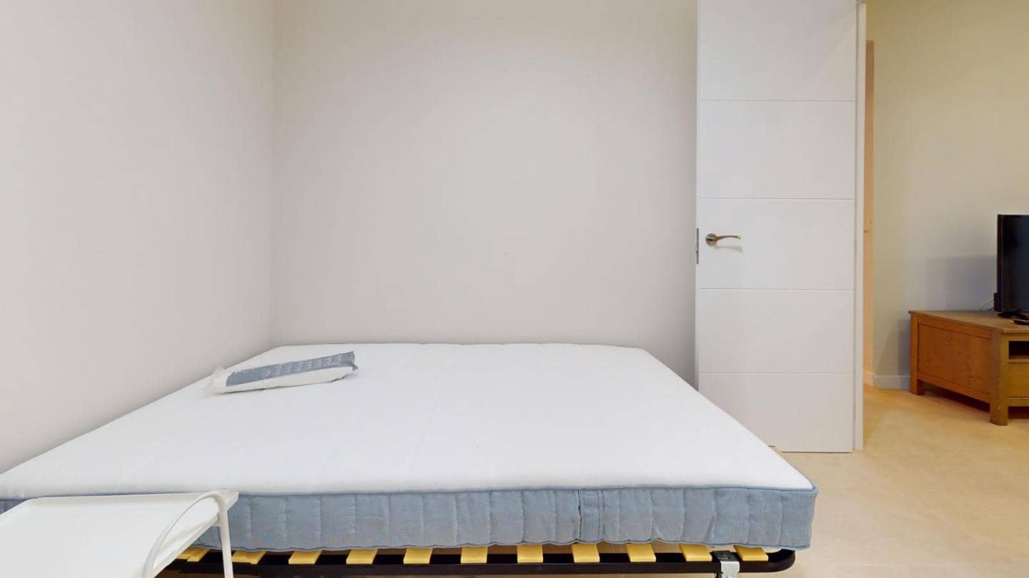 3 quarto Apartamento para arrendar em Madrid cidade - 1 900 € (Ref: 9974660)