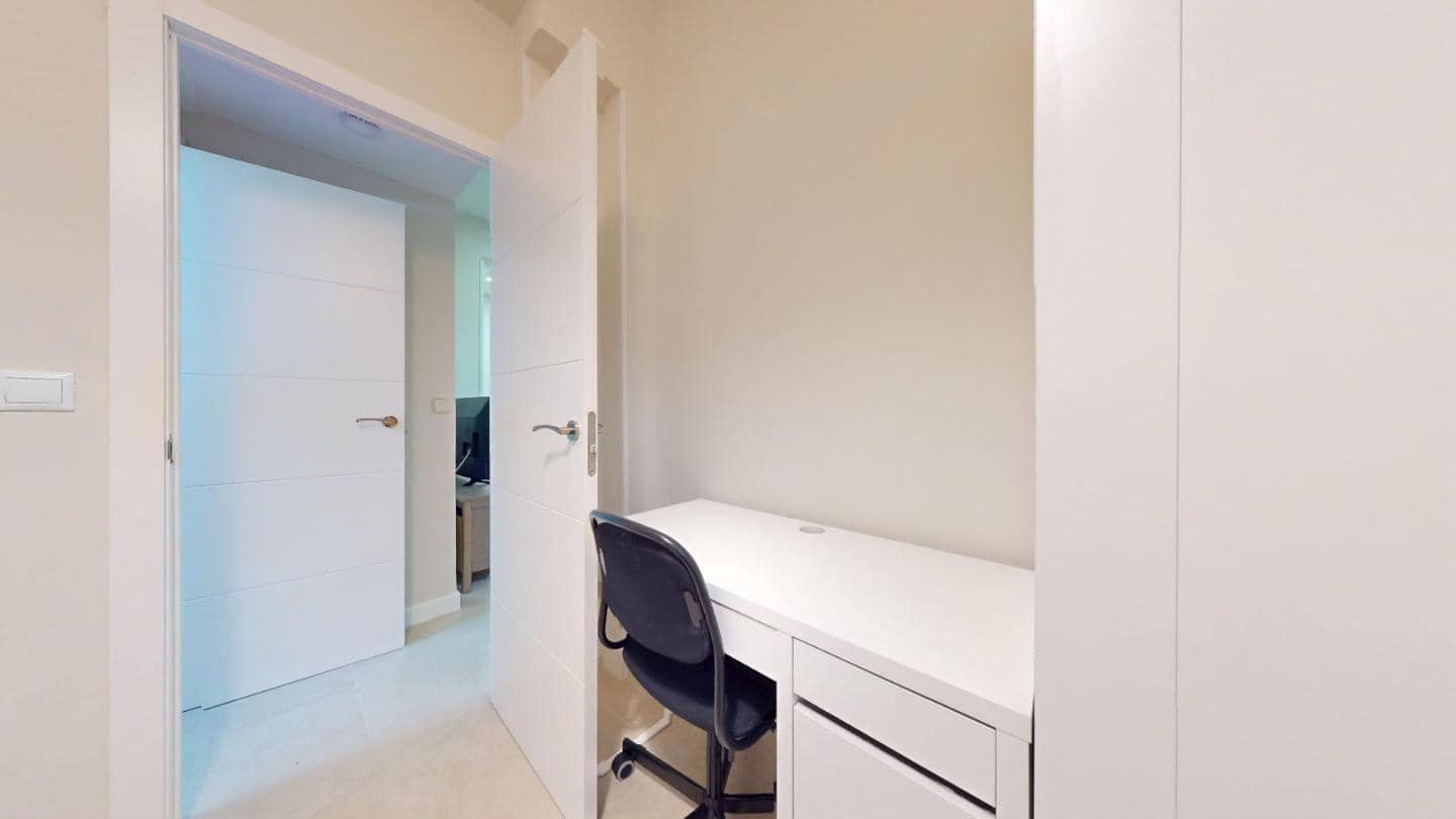 3 quarto Apartamento para arrendar em Madrid cidade - 1 900 € (Ref: 9974660)