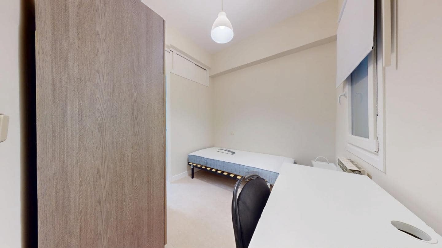 3 quarto Apartamento para arrendar em Madrid cidade - 1 900 € (Ref: 9974660)