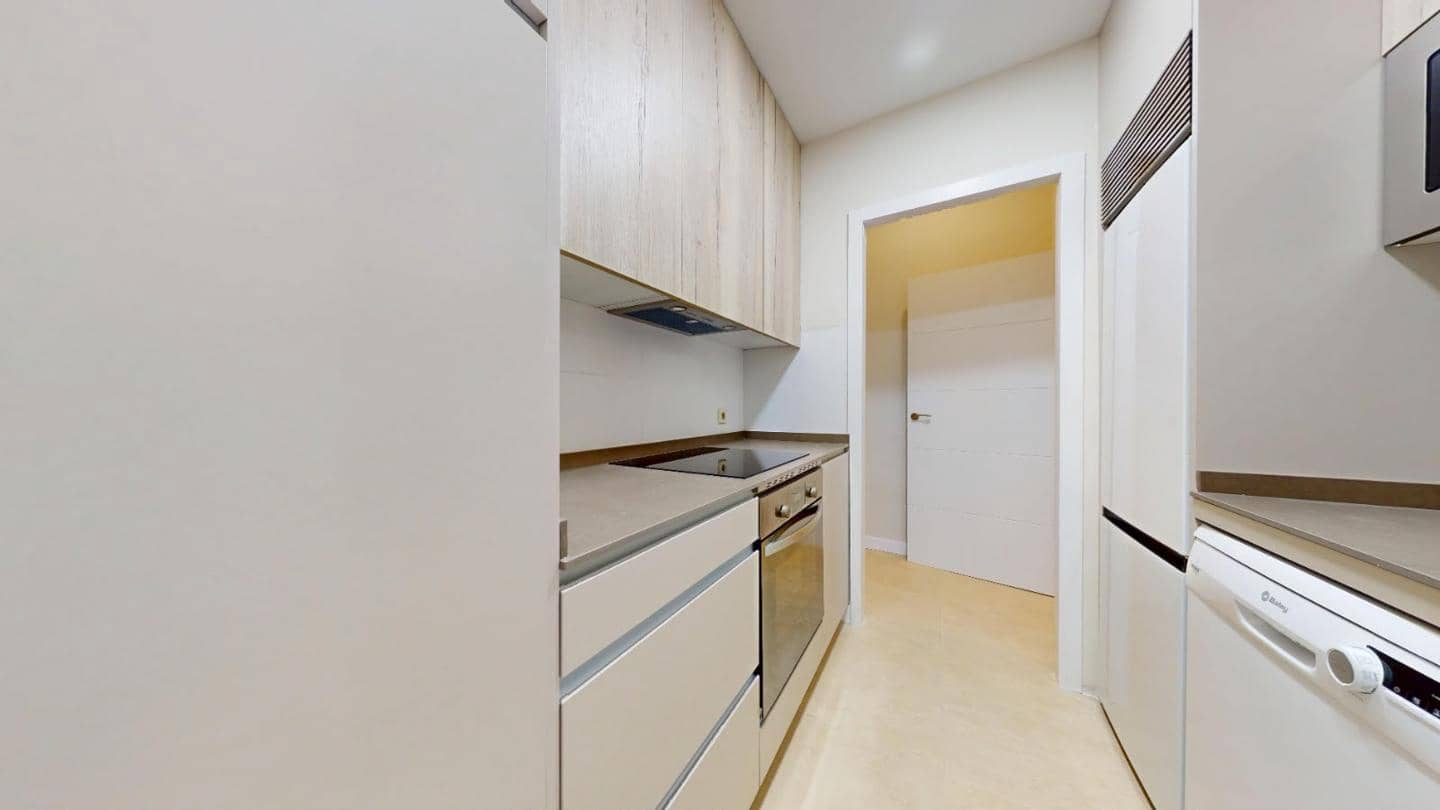 3 quarto Apartamento para arrendar em Madrid cidade - 1 900 € (Ref: 9974660)