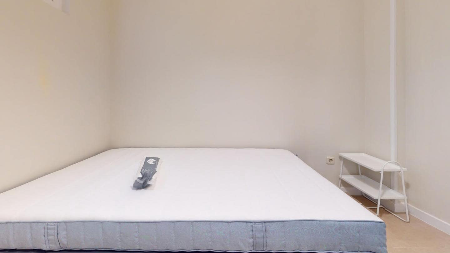3 quarto Apartamento para arrendar em Madrid cidade - 1 900 € (Ref: 9974660)
