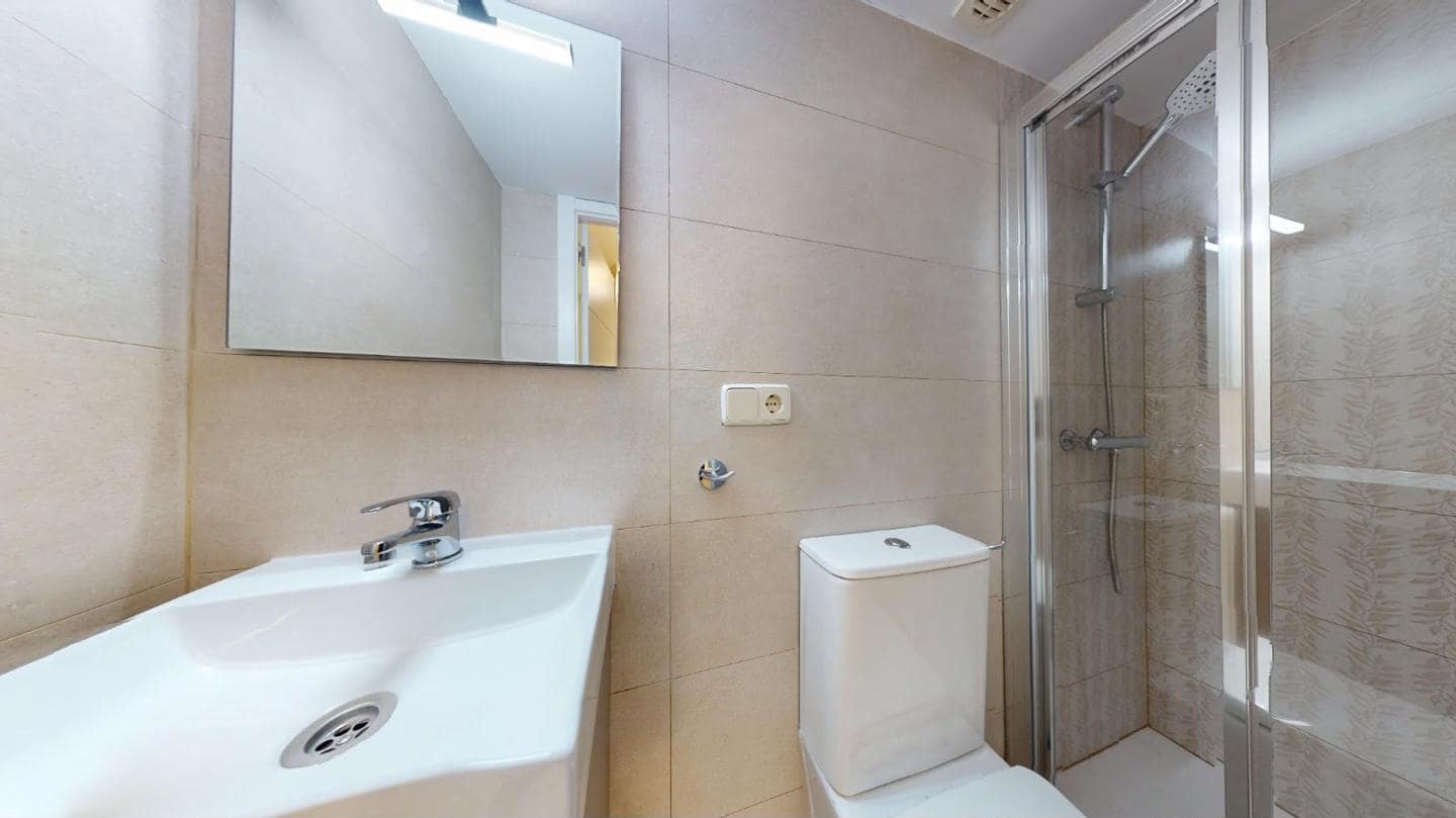 3 quarto Apartamento para arrendar em Madrid cidade - 1 900 € (Ref: 9974660)