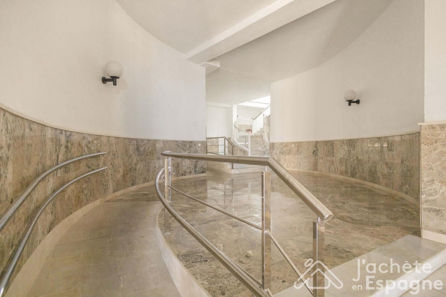 Piso de 2 habitaciones en Arenales del Sol en venta con garaje - 350.000 € (Ref: 10116095)