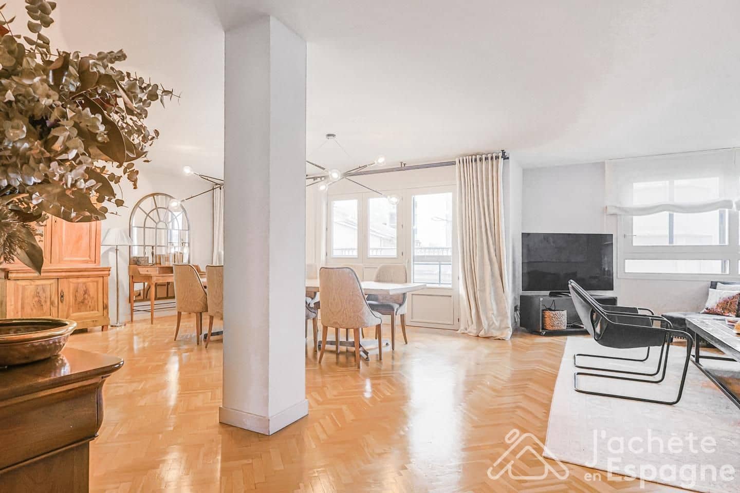 3 bedroom Flat for sale in Alicante / Alacant city with garage - € 849,000 (Ref: 10116096)