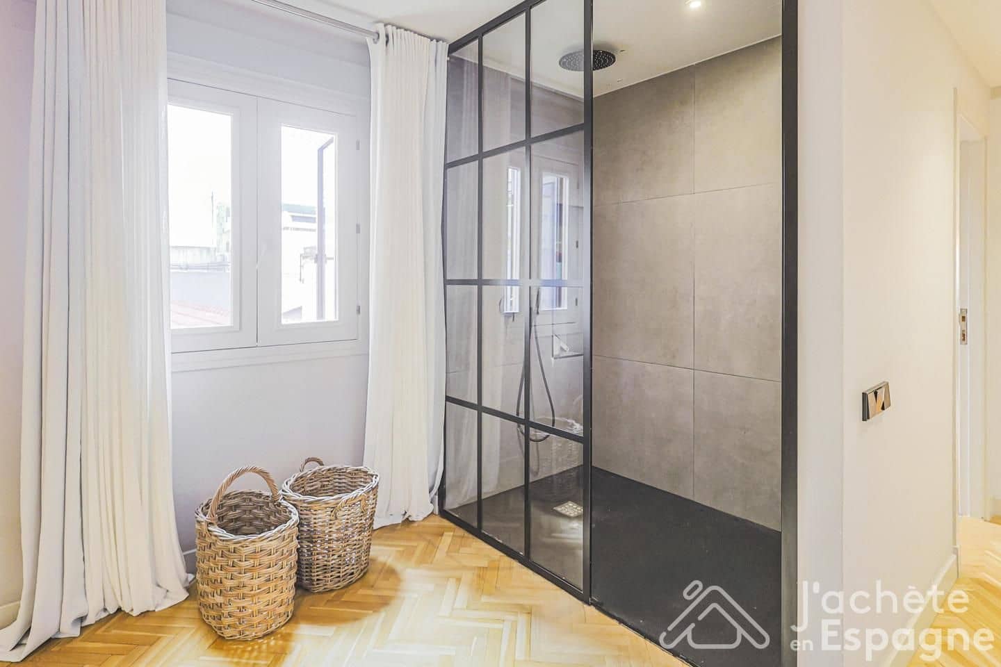 3 bedroom Flat for sale in Alicante / Alacant city with garage - € 849,000 (Ref: 10116096)