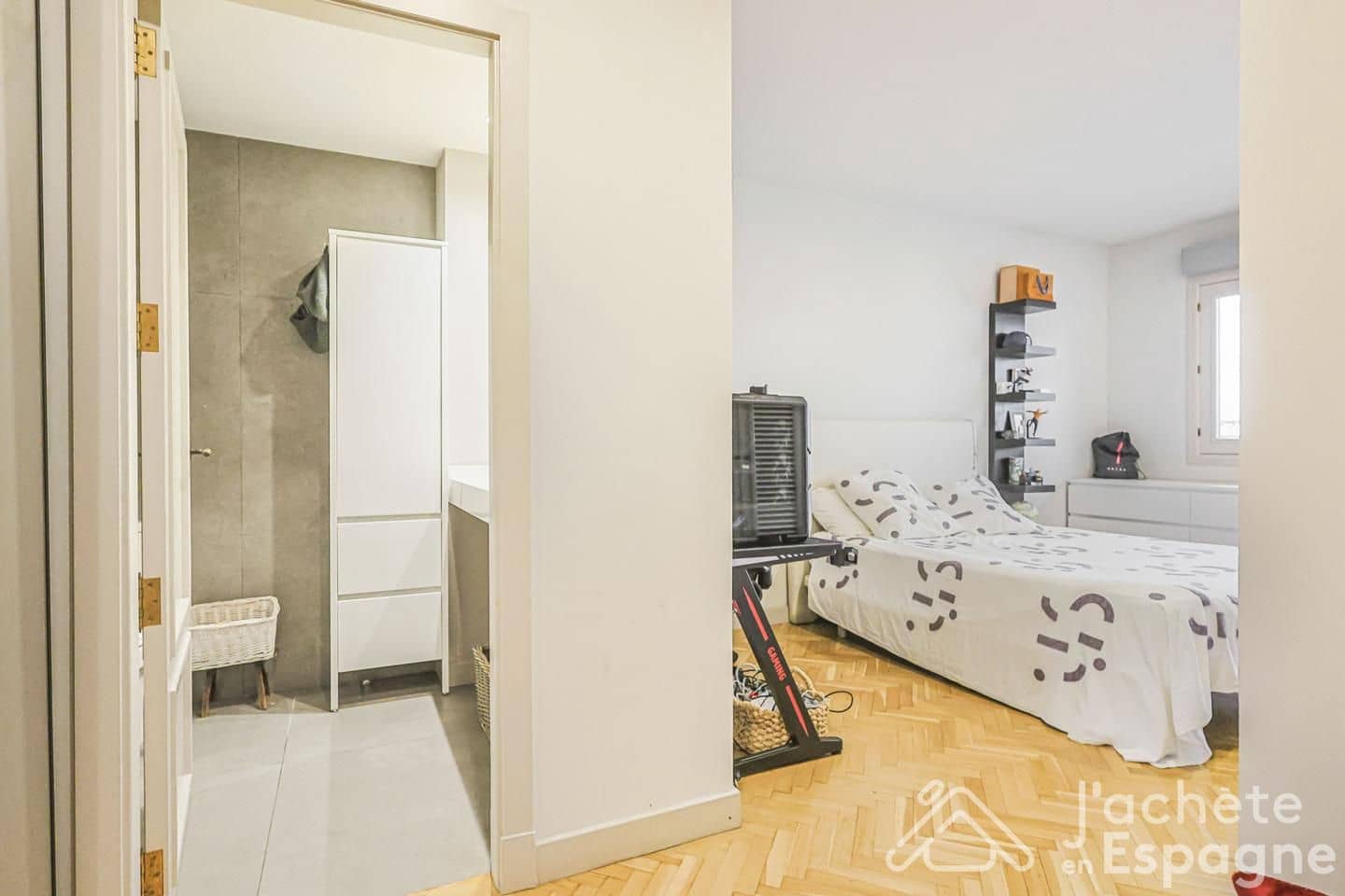 3 bedroom Flat for sale in Alicante / Alacant city with garage - € 849,000 (Ref: 10116096)
