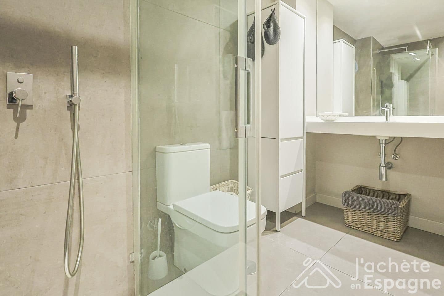 3 bedroom Flat for sale in Alicante / Alacant city with garage - € 849,000 (Ref: 10116096)