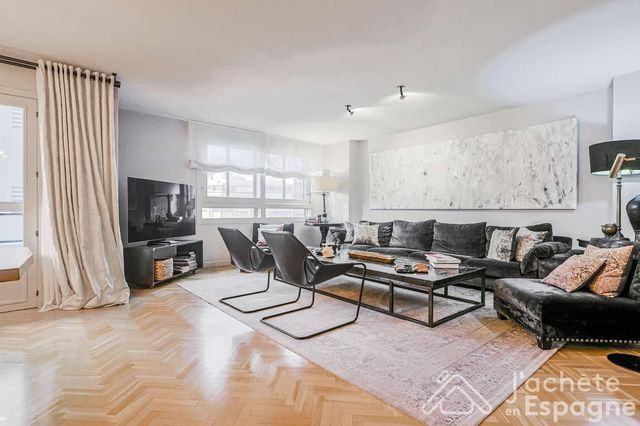3 soverom Leilighet til salgs i Ensanche - Diputacion, Alicante by med garasje - € 849 000 (Ref: 10116096)