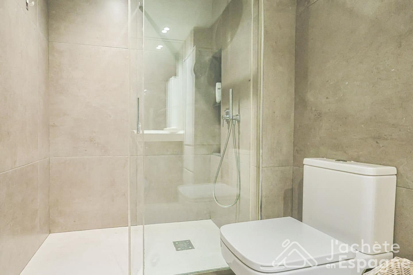 3 bedroom Flat for sale in Alicante / Alacant city with garage - € 849,000 (Ref: 10116096)