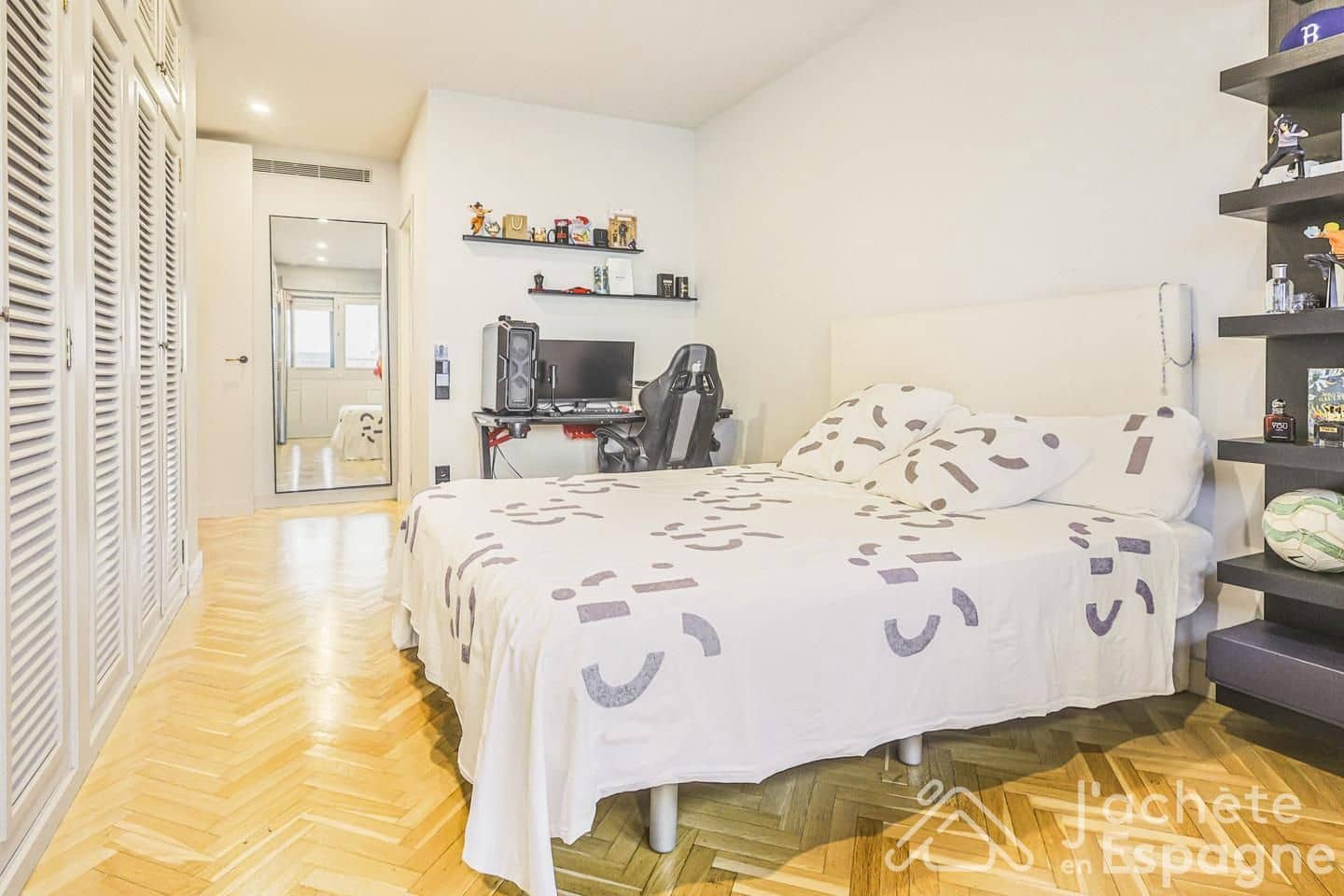 3 bedroom Flat for sale in Alicante / Alacant city with garage - € 849,000 (Ref: 10116096)