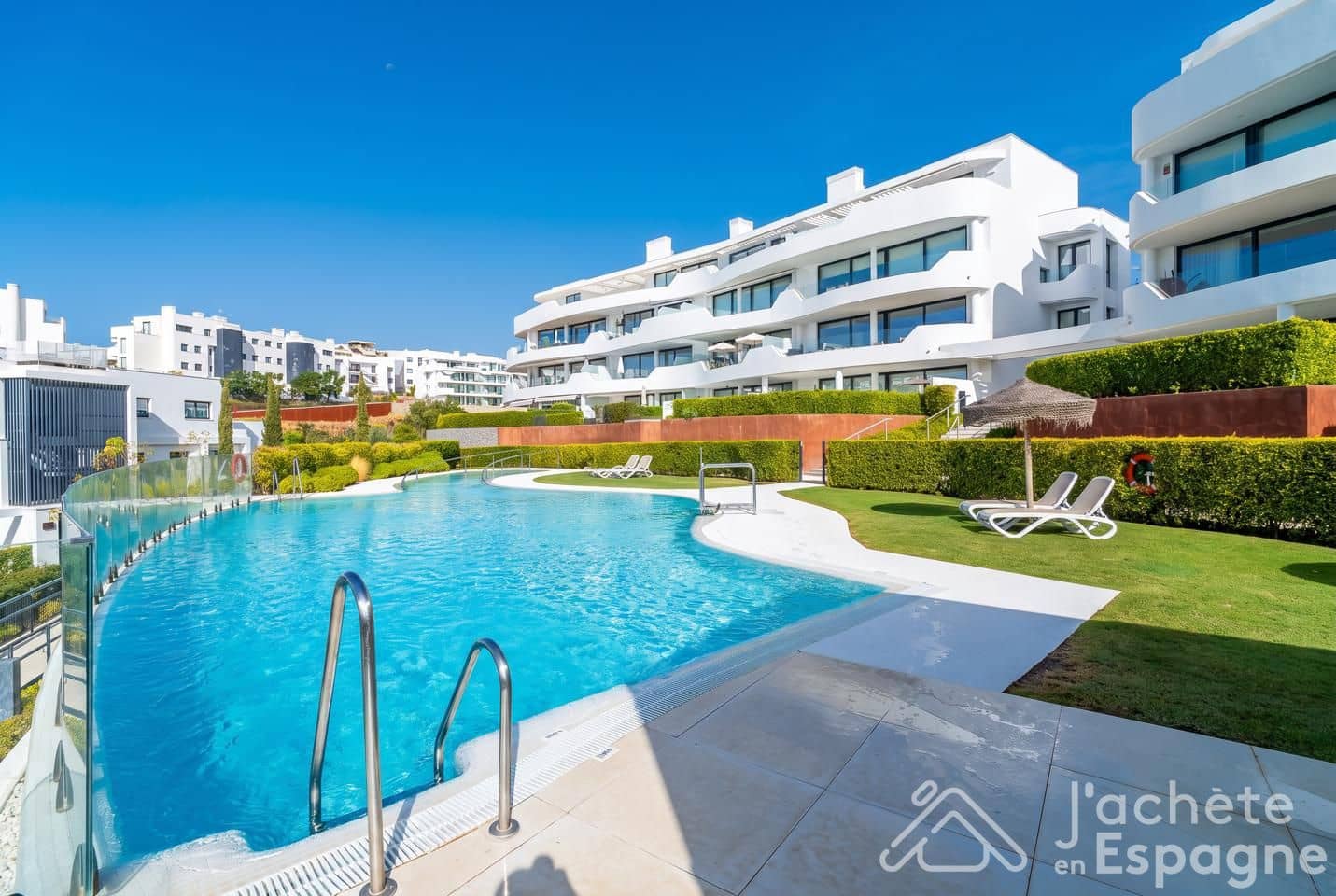 2 soverom Leilighet til salgs i Fuengirola med svømmebasseng garasje - € 549 000 (Ref: 10116100)