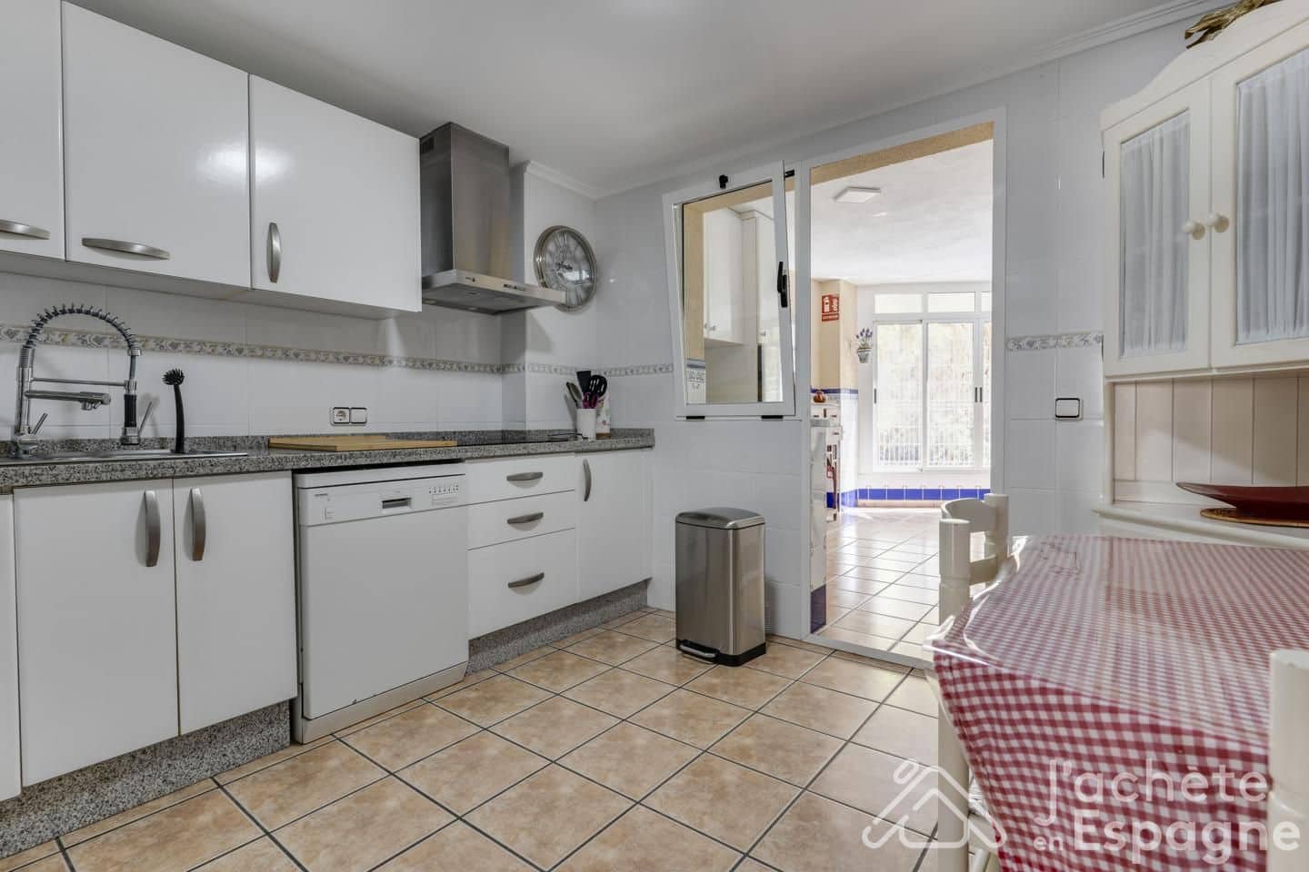 2 bedroom Apartment for sale in Valencia city with pool - € 330,000 (Ref: 10116109)