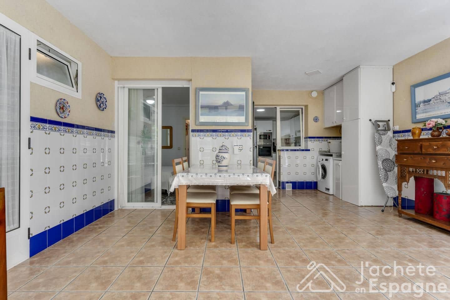 2 bedroom Apartment for sale in Valencia city with pool - € 330,000 (Ref: 10116109)