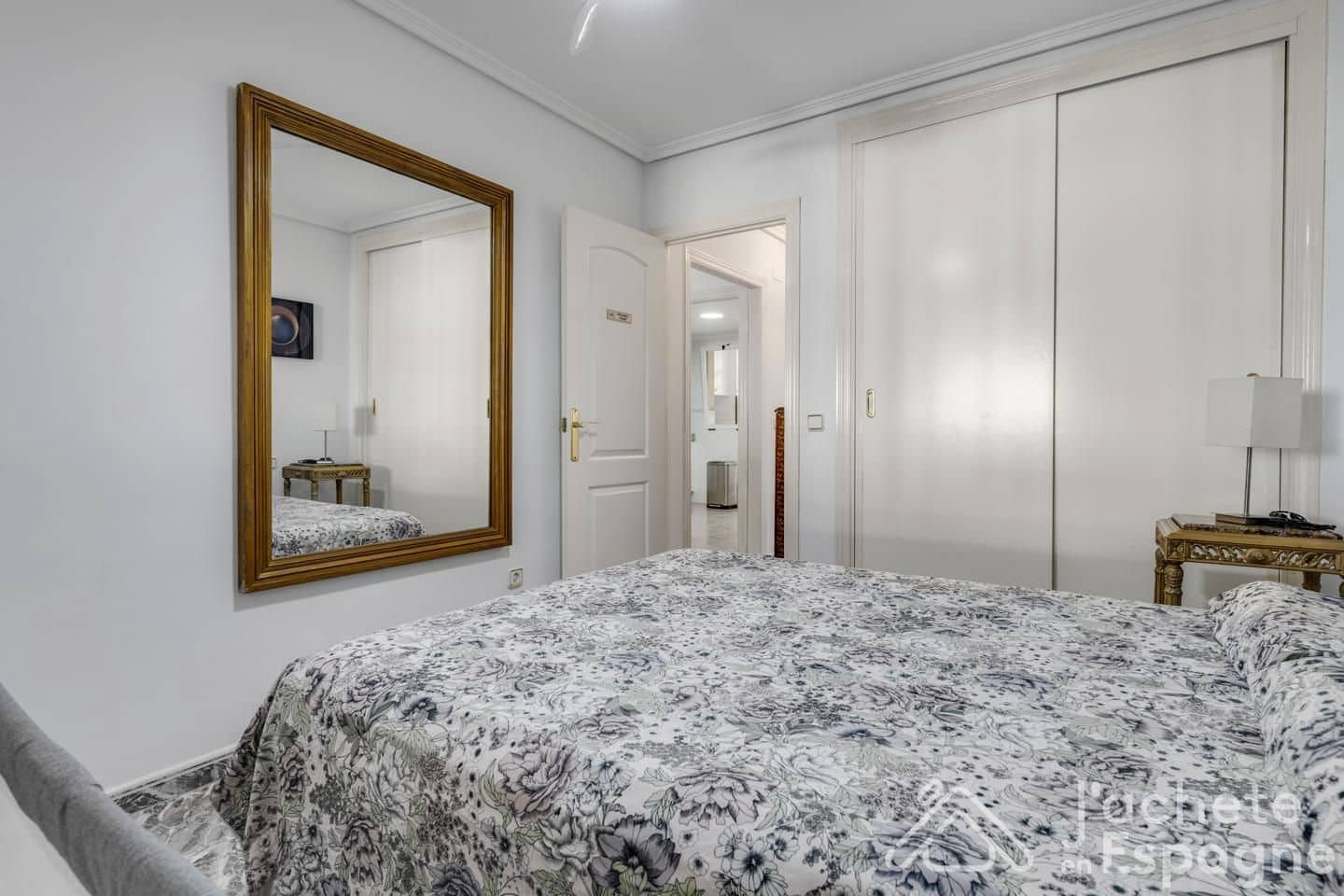 2 bedroom Apartment for sale in Valencia city with pool - € 330,000 (Ref: 10116109)