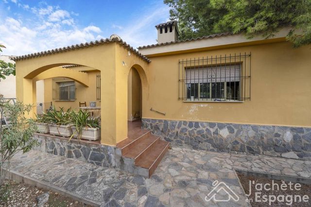 4 slaapkamer Villa te koop in San Vicente / Sant Vicent del Raspeig met zwembad garage - € 390.000 (Ref: 10116110)