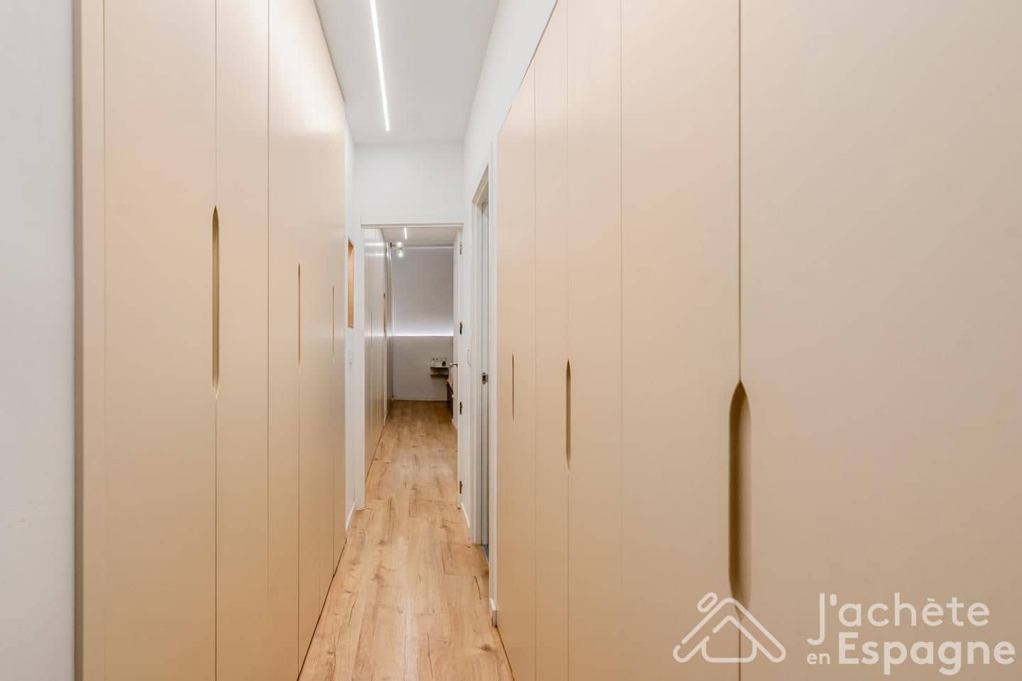 2 bedroom Flat for sale in Valencia city - € 695,000 (Ref: 10116124)