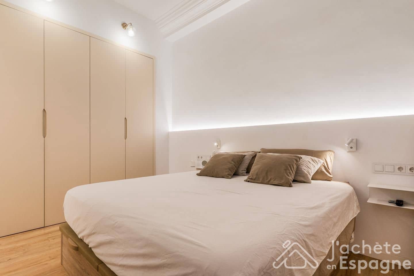2 bedroom Flat for sale in Valencia city - € 695,000 (Ref: 10116124)