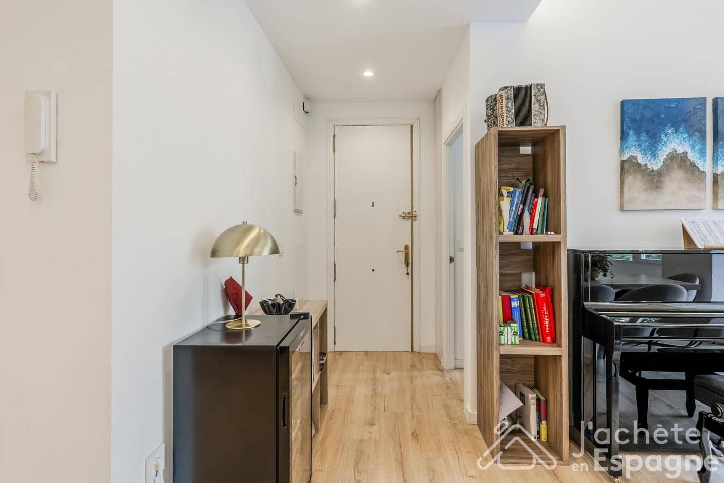 2 bedroom Flat for sale in Valencia city - € 695,000 (Ref: 10116124)