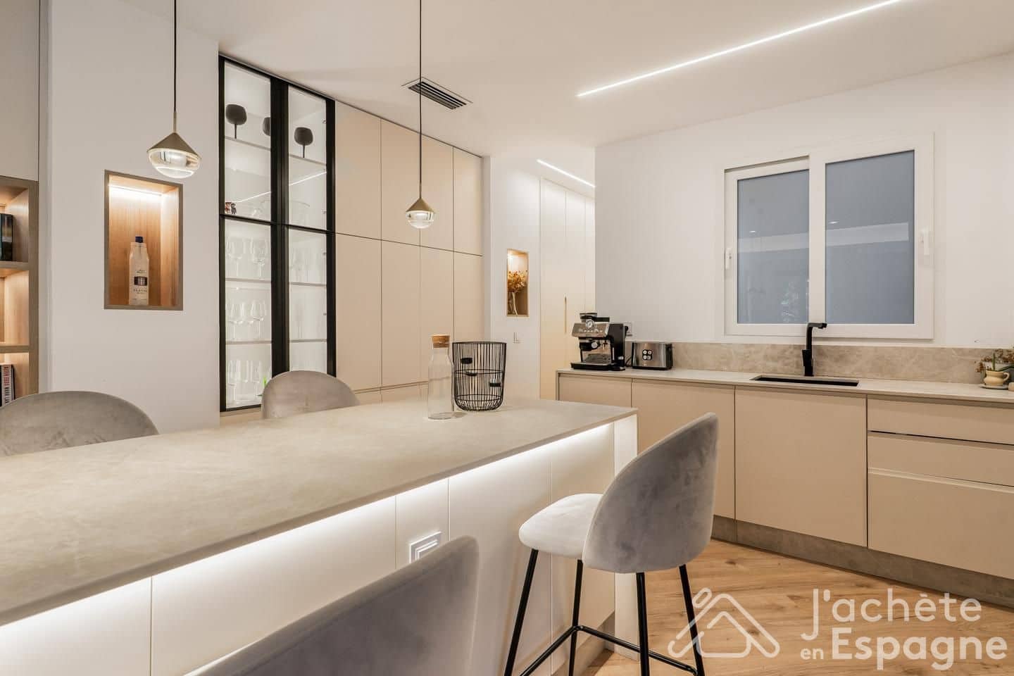 2 bedroom Flat for sale in Valencia city - € 695,000 (Ref: 10116124)