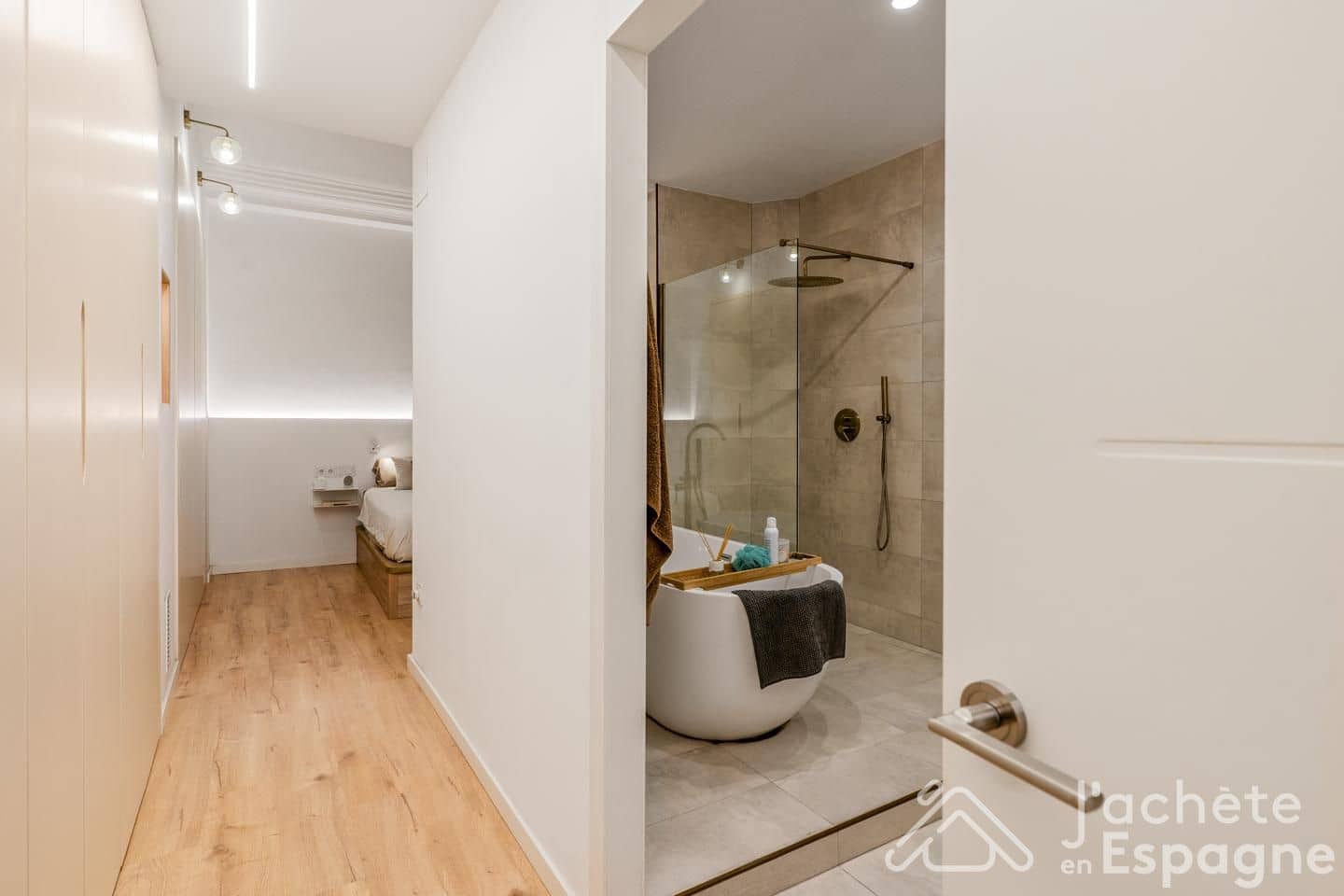 2 bedroom Flat for sale in Valencia city - € 695,000 (Ref: 10116124)