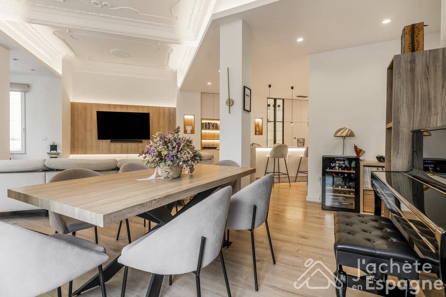 2 bedroom Flat for sale in Valencia city - € 695,000 (Ref: 10116124)