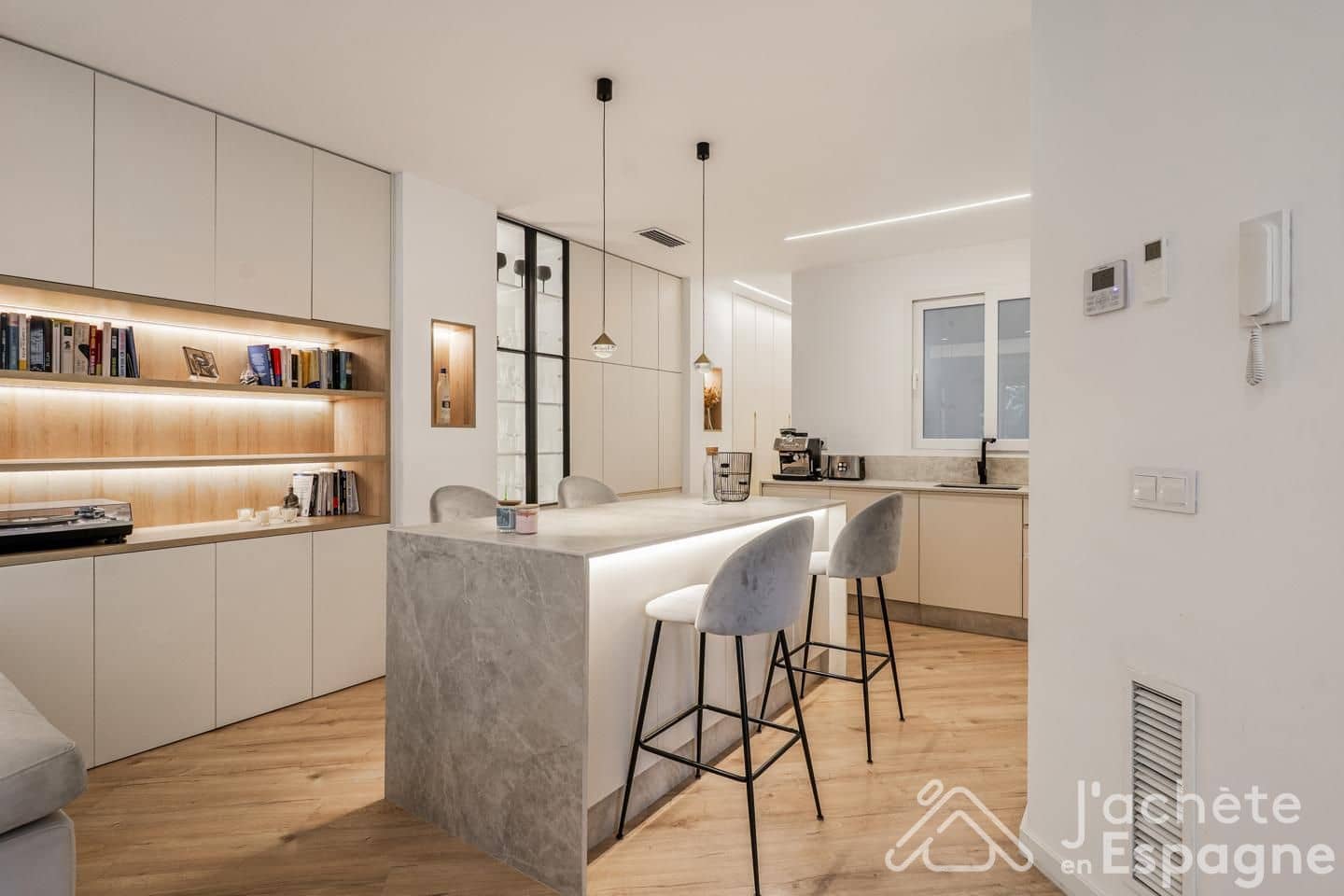 2 bedroom Flat for sale in Valencia city - € 695,000 (Ref: 10116124)