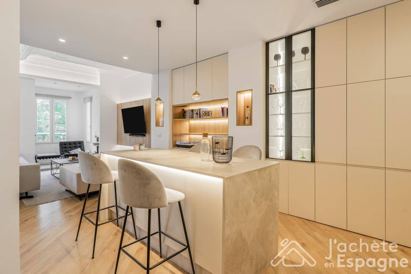 2 bedroom Flat for sale in Valencia city - € 695,000 (Ref: 10116124)