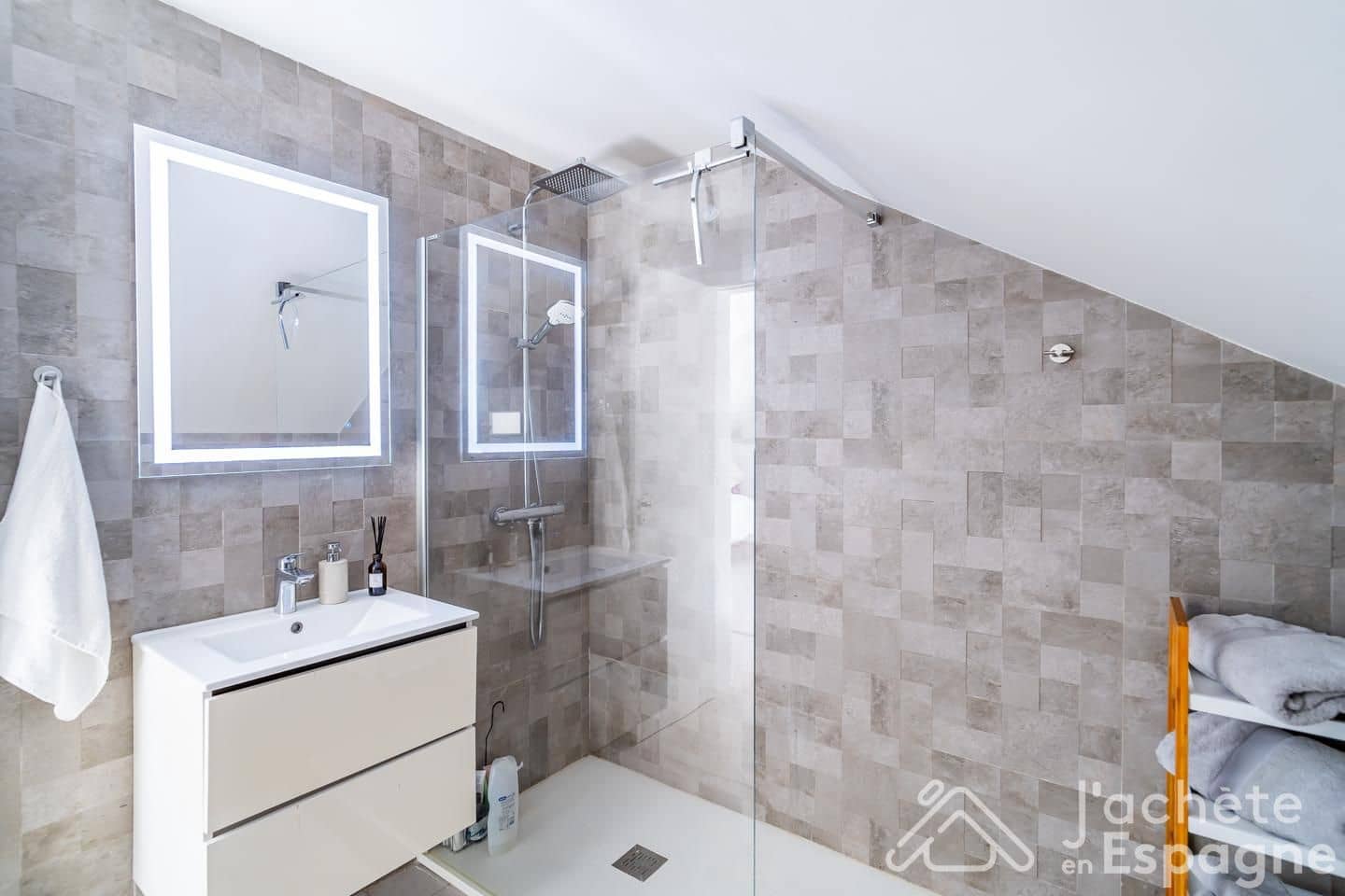 Apartamento de 2 habitaciones en Benalmádena en venta con piscina garaje - 590.000 € (Ref: 10116132)