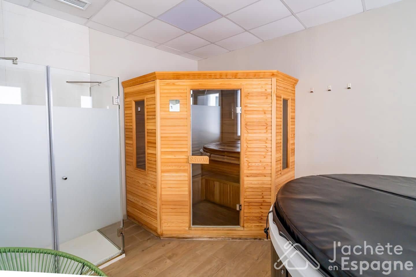 Apartamento de 2 habitaciones en Benalmádena en venta con piscina garaje - 590.000 € (Ref: 10116132)
