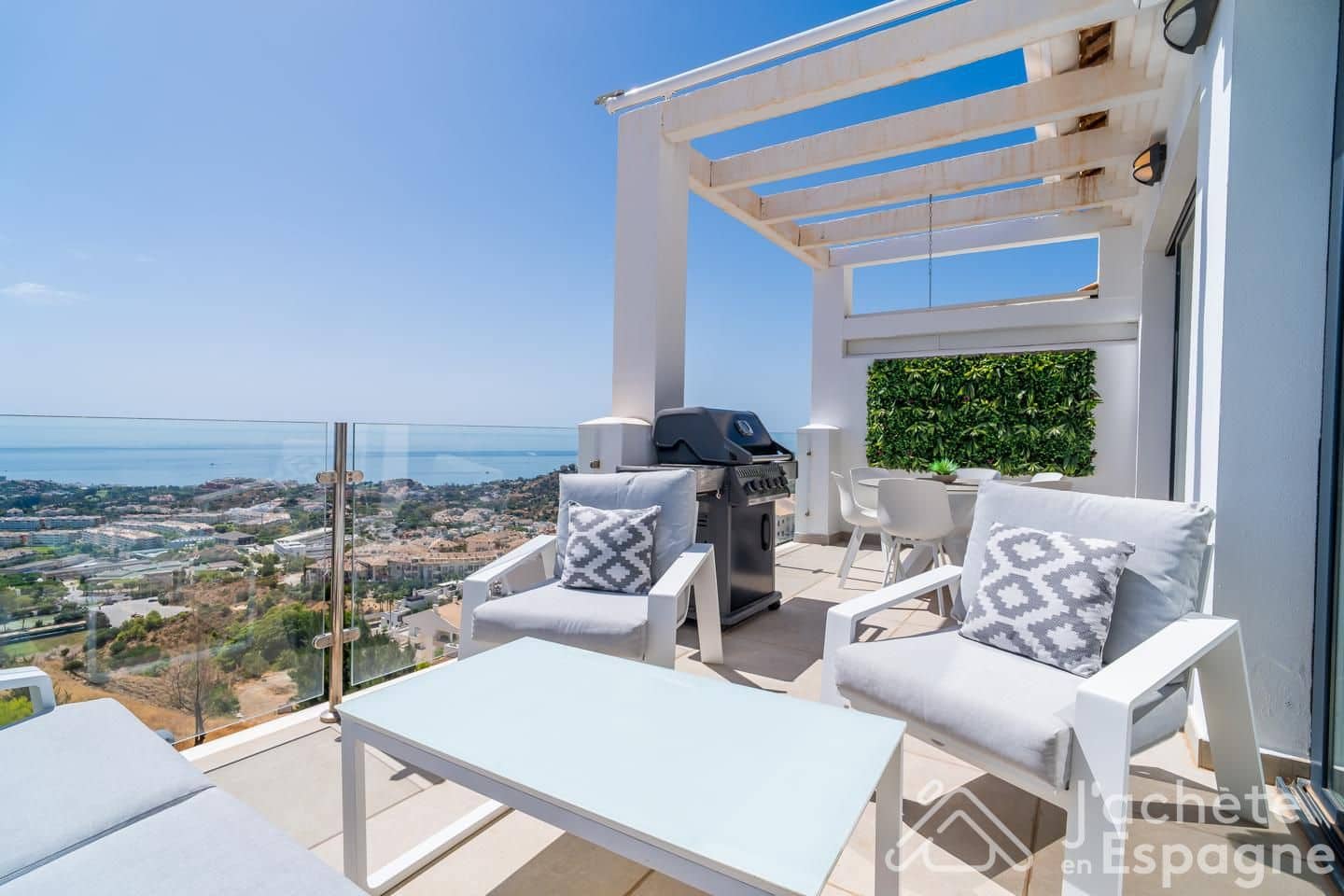 Apartamento de 2 habitaciones en Benalmádena en venta con piscina garaje - 590.000 € (Ref: 10116132)