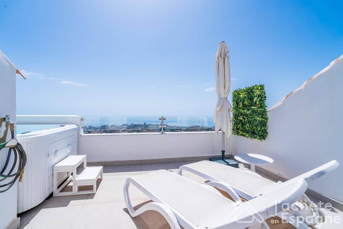 Apartamento de 2 habitaciones en Benalmádena en venta con piscina garaje - 590.000 € (Ref: 10116132)