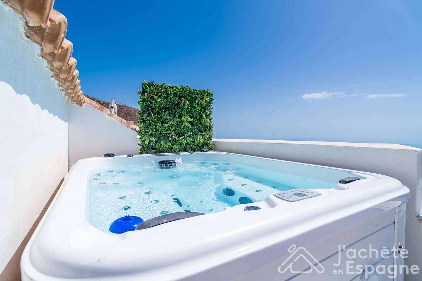 Apartamento de 2 habitaciones en Benalmádena en venta con piscina garaje - 590.000 € (Ref: 10116132)
