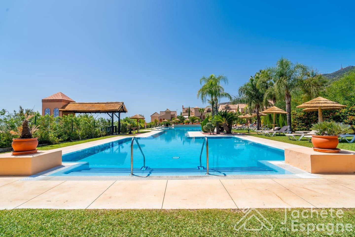 Apartamento de 2 habitaciones en Benalmádena en venta con piscina garaje - 590.000 € (Ref: 10116132)