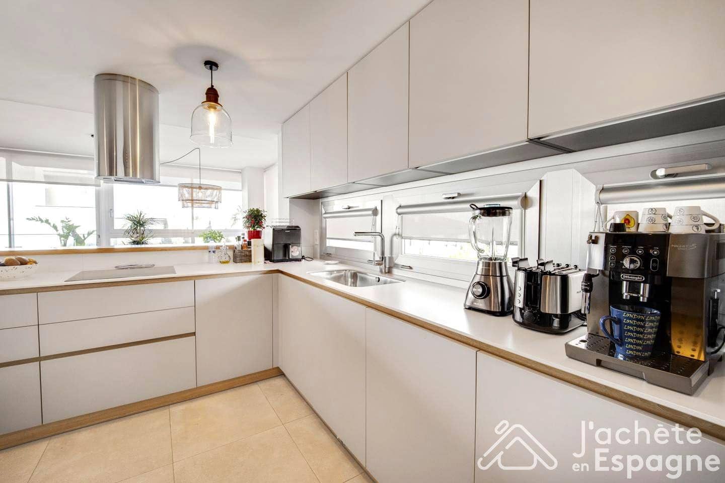 3 bedroom Flat for sale in Vinaros with pool garage - € 420,000 (Ref: 10116135)