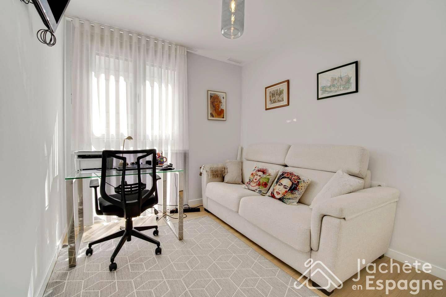 3 bedroom Flat for sale in Vinaros with pool garage - € 420,000 (Ref: 10116135)